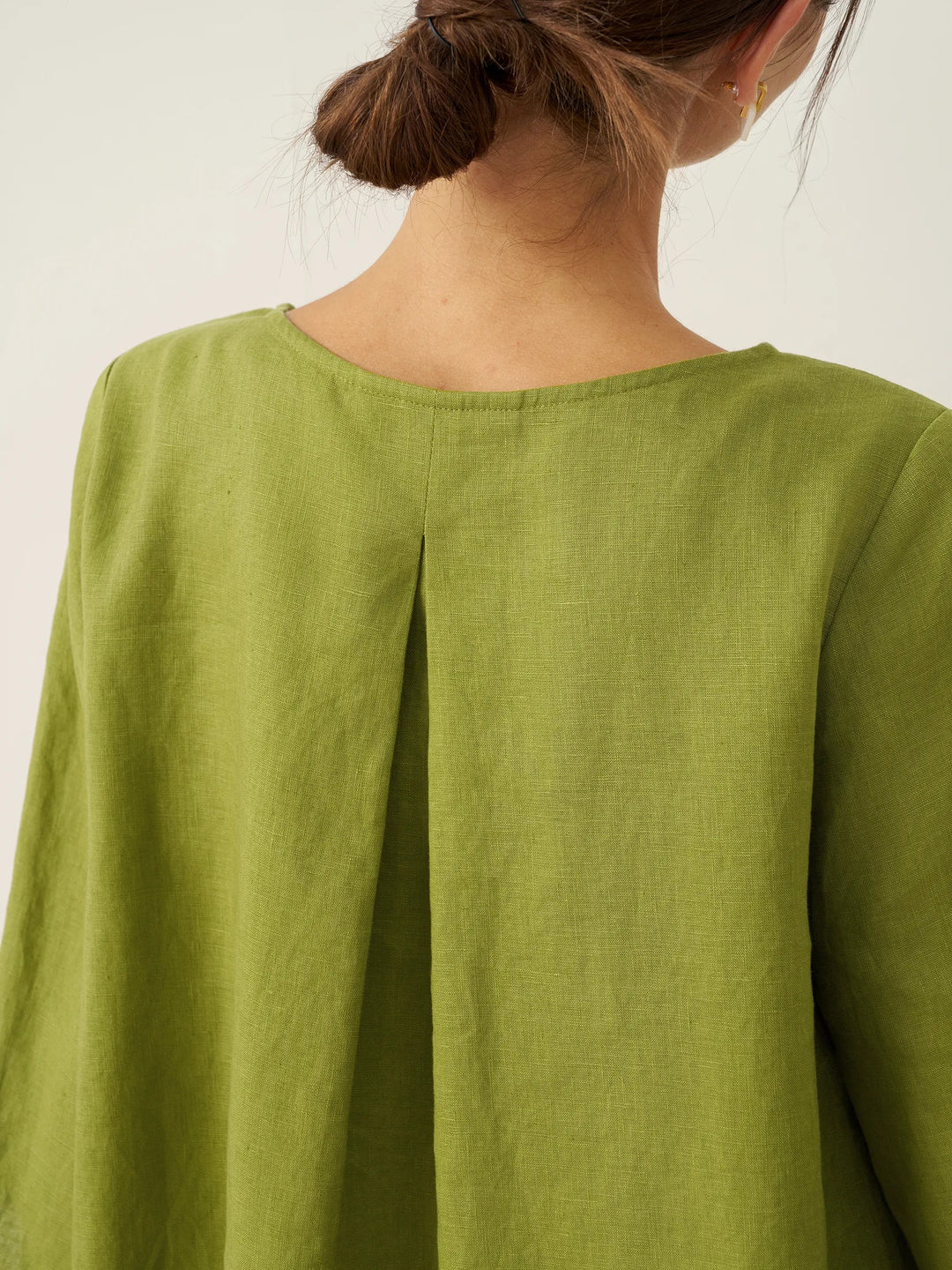 Brianna | Top in Lino con Collo Tondo e Orlo Asimmetrico