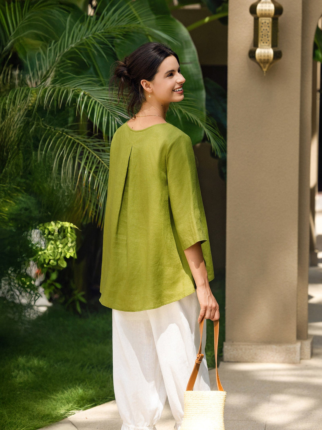 Brianna | Top in Lino con Collo Tondo e Orlo Asimmetrico