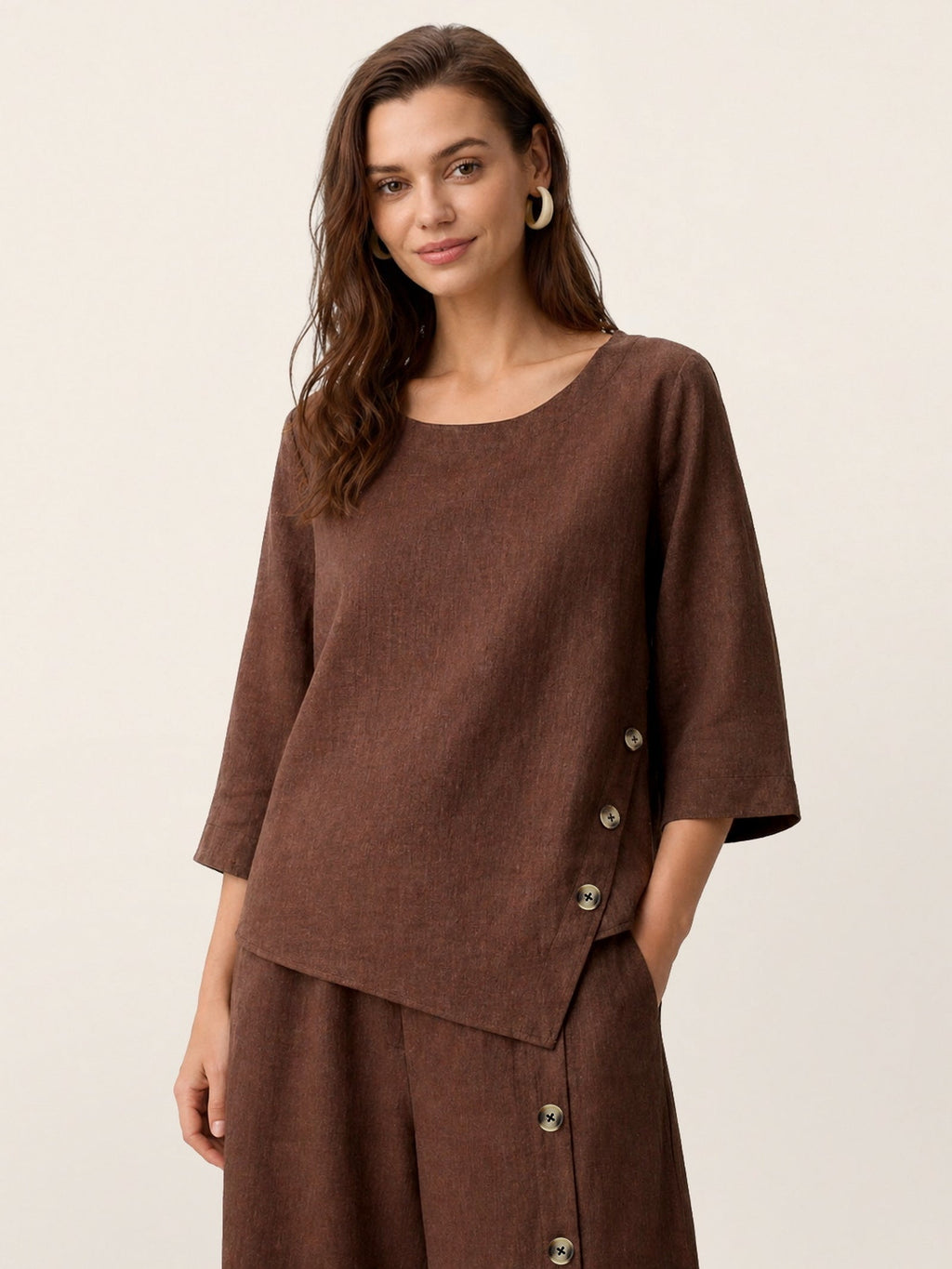 Nyla | Top in Lino con Orlo Asimmetrico e Bottoni