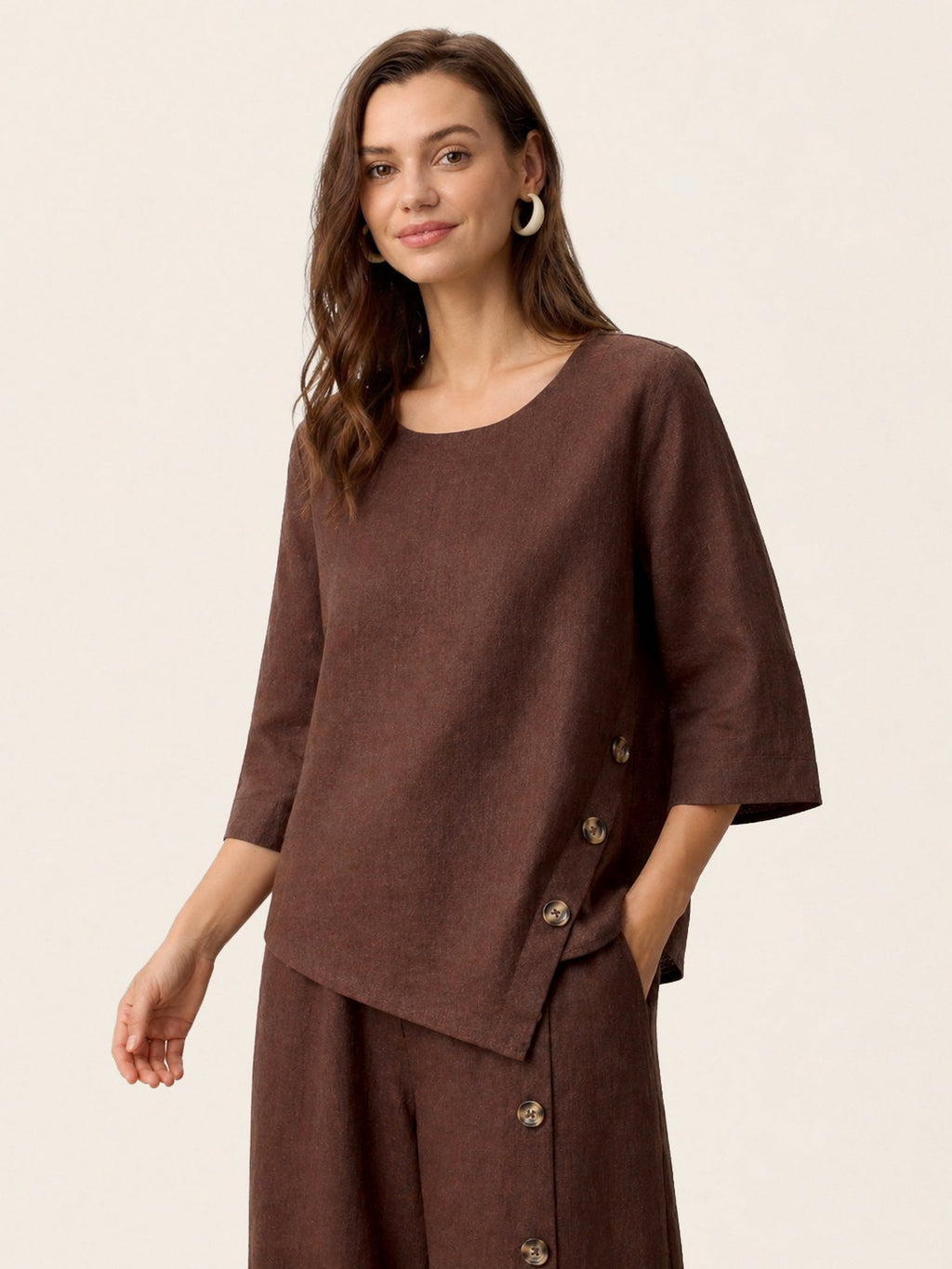 Nyla | Top in Lino con Orlo Asimmetrico e Bottoni