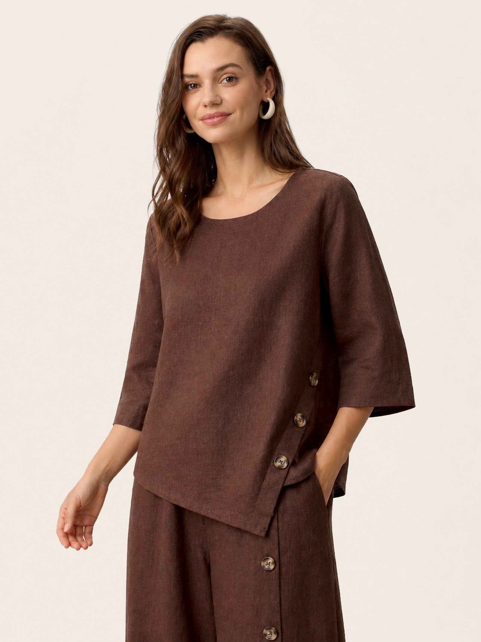Nyla | Top in Lino con Orlo Asimmetrico e Bottoni