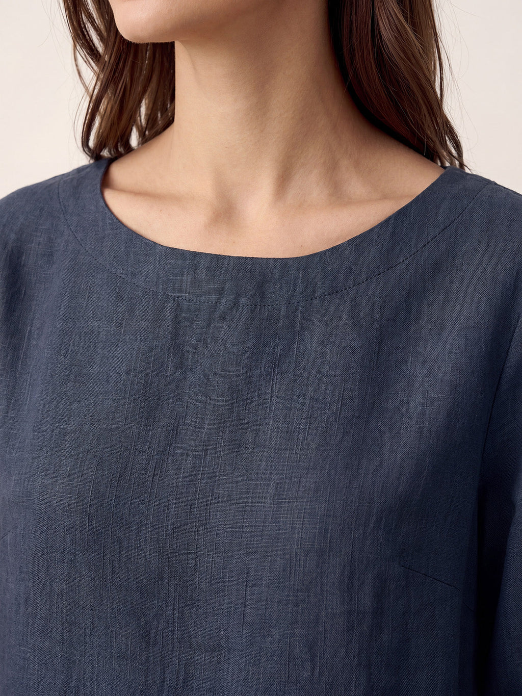 Nyla | Top in Lino con Orlo Asimmetrico e Bottoni