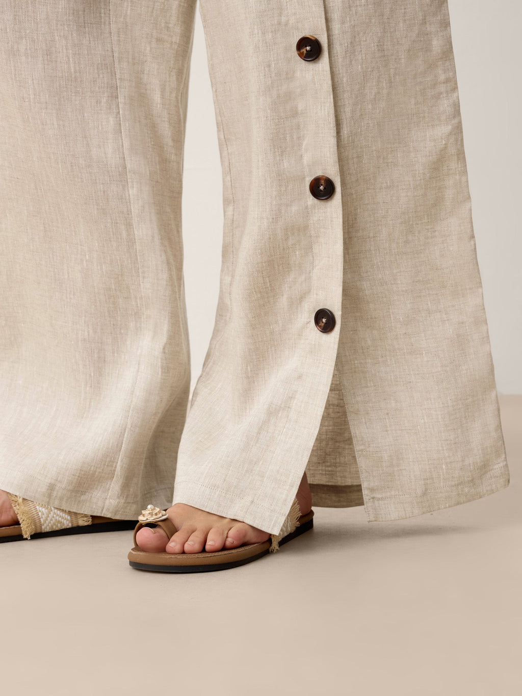 Francesca | Pantaloni in Lino con Bottoni e Spacchi Laterali