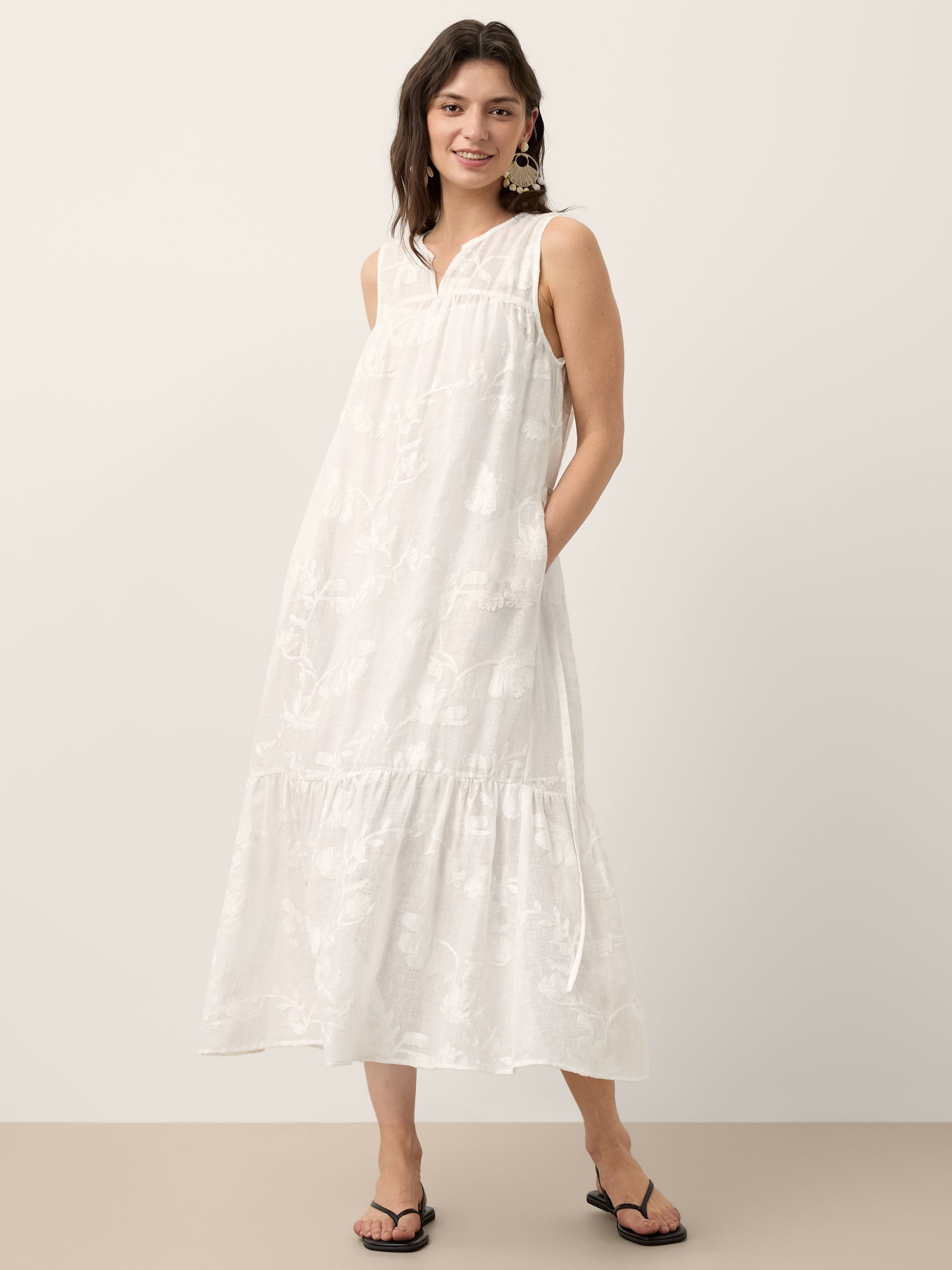 Camilla | Abito Maxi in Lino con Applicazioni Floreali
