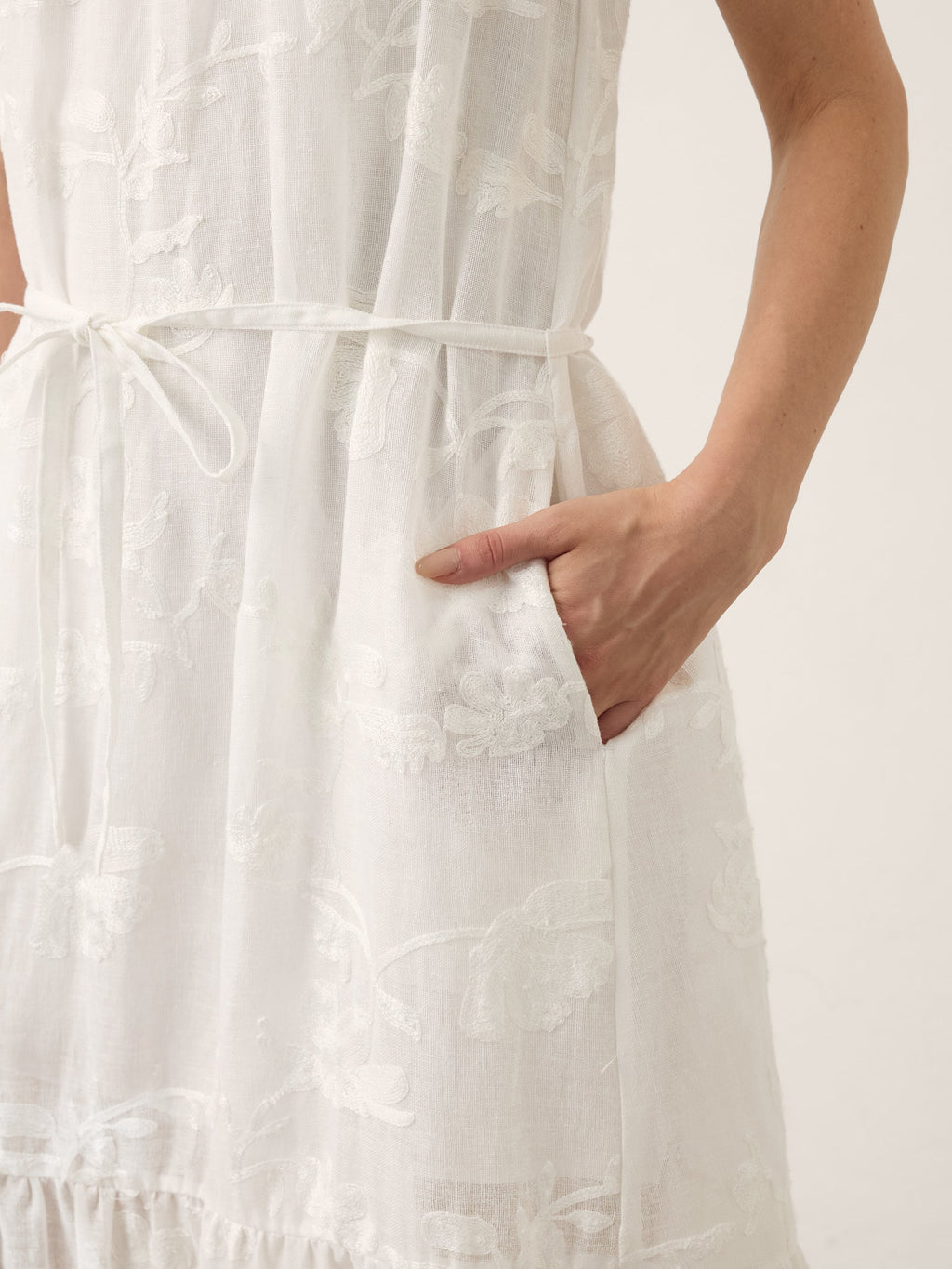 Camilla | Abito Maxi in Lino con Applicazioni Floreali