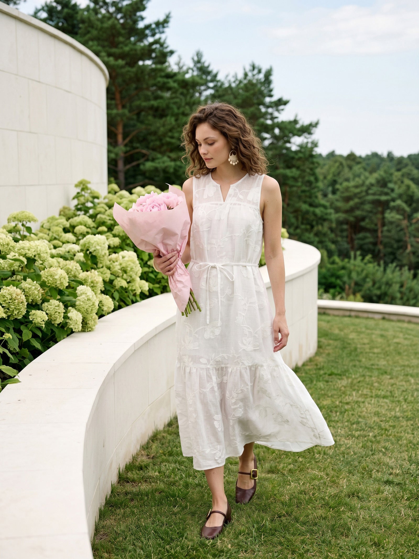 Camilla | Abito Maxi in Lino con Applicazioni Floreali