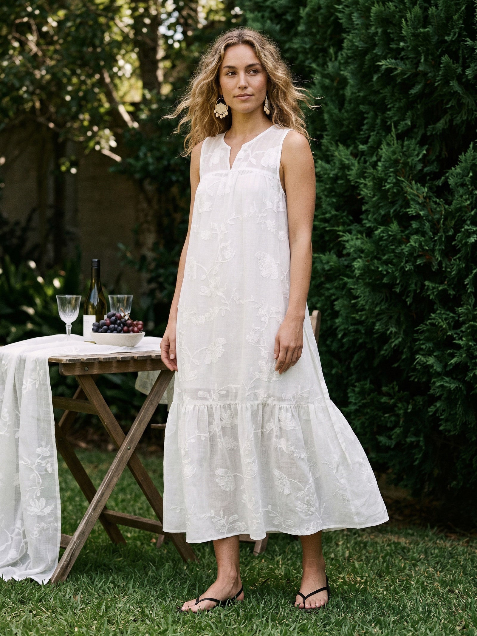 Camilla | Abito Maxi in Lino con Applicazioni Floreali