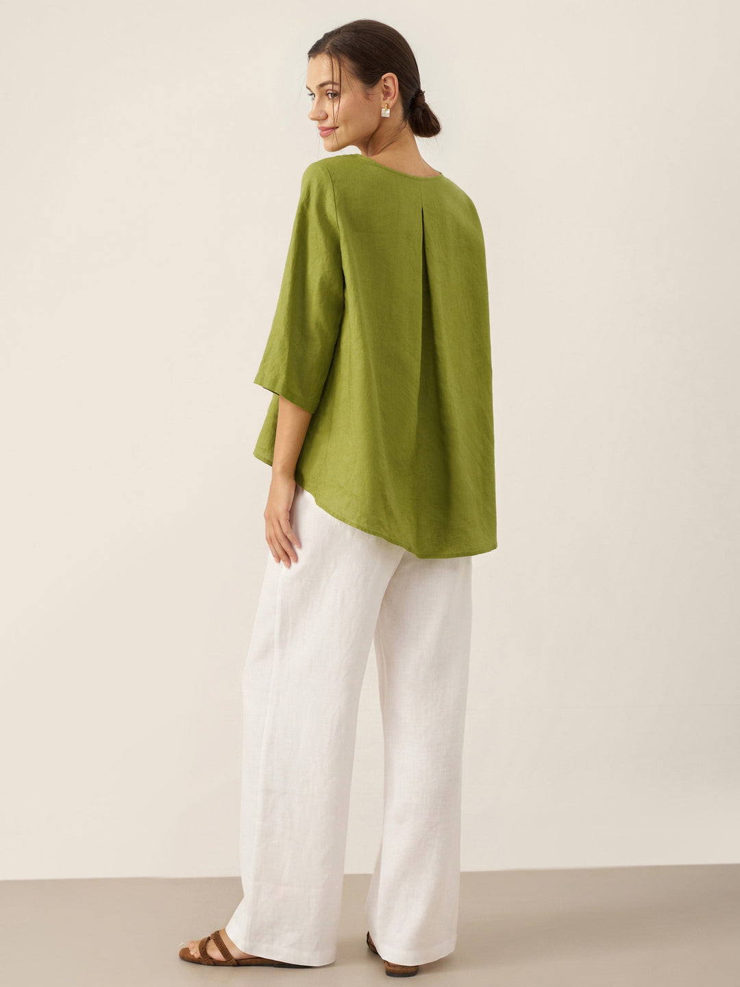 Brianna | Top in Lino con Collo Tondo e Orlo Asimmetrico