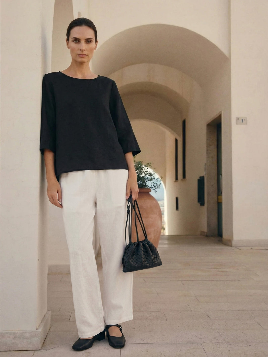 Brianna | Top in Lino con Collo Tondo e Orlo Asimmetrico
