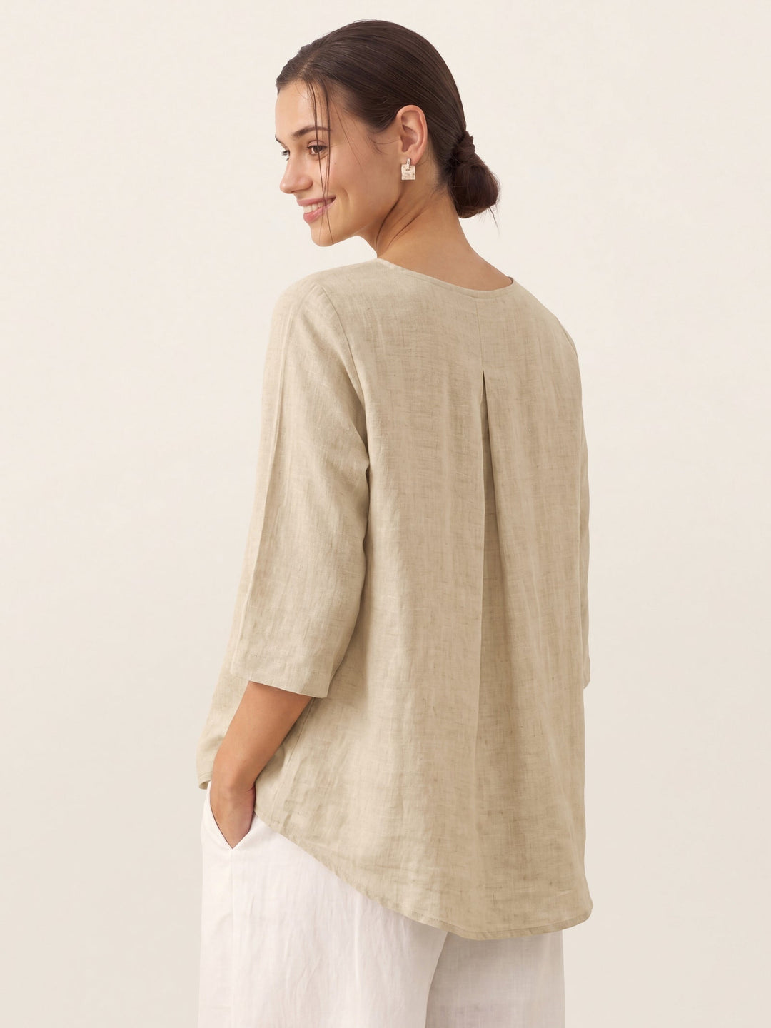 Brianna | Top in Lino con Collo Tondo e Orlo Asimmetrico