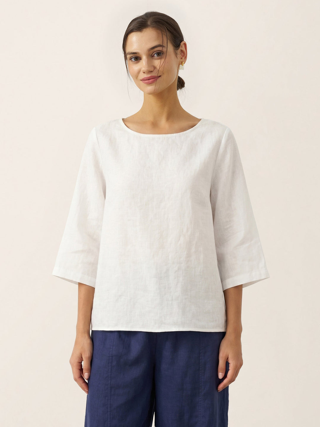 Brianna | Top in Lino con Collo Tondo e Orlo Asimmetrico