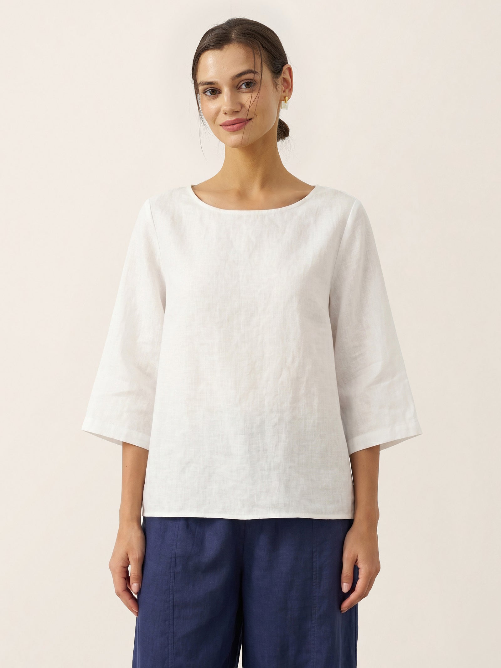 Brianna | Top in Lino con Collo Tondo e Orlo Asimmetrico