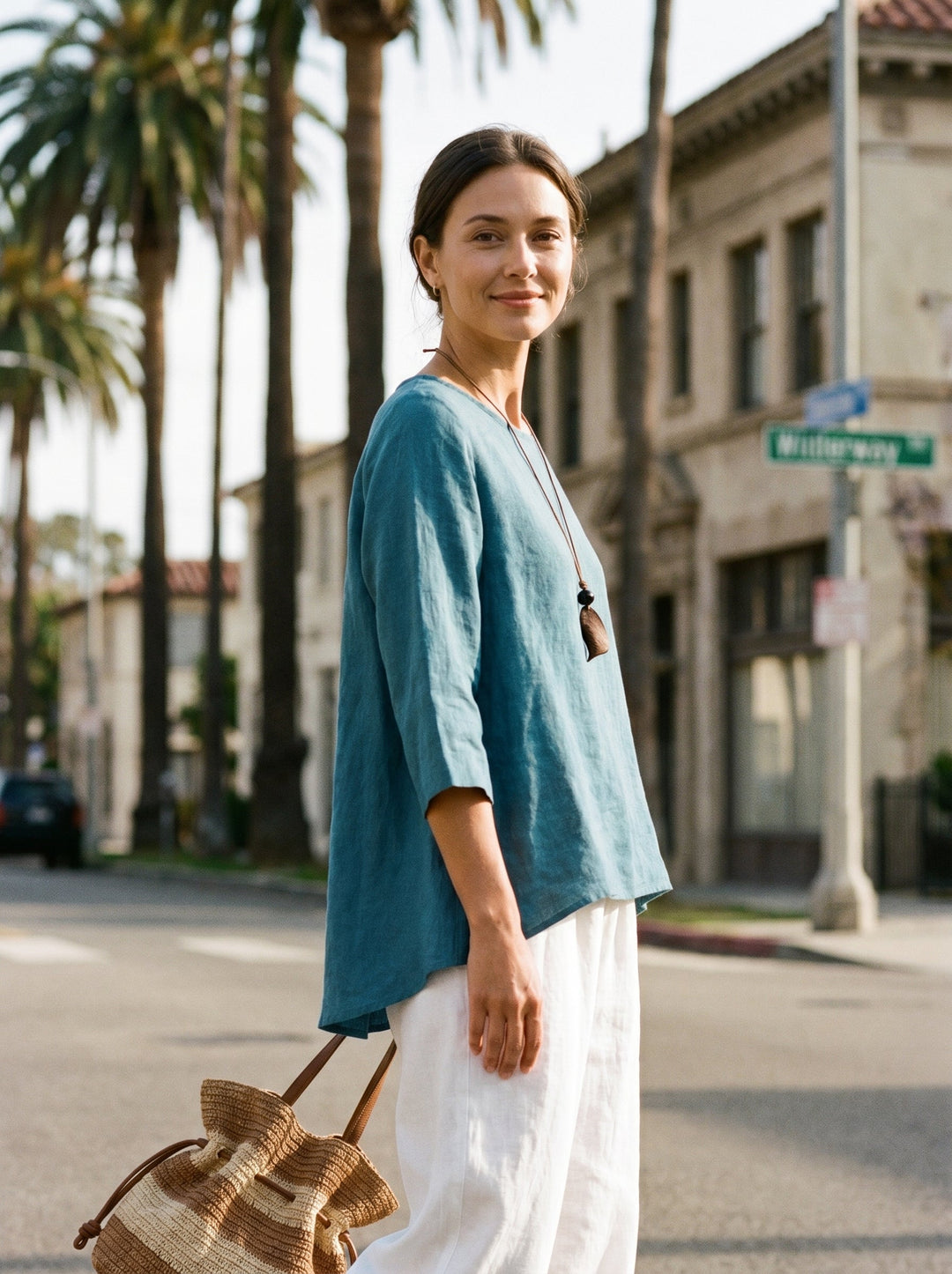 Brianna | Top in Lino con Collo Tondo e Orlo Asimmetrico