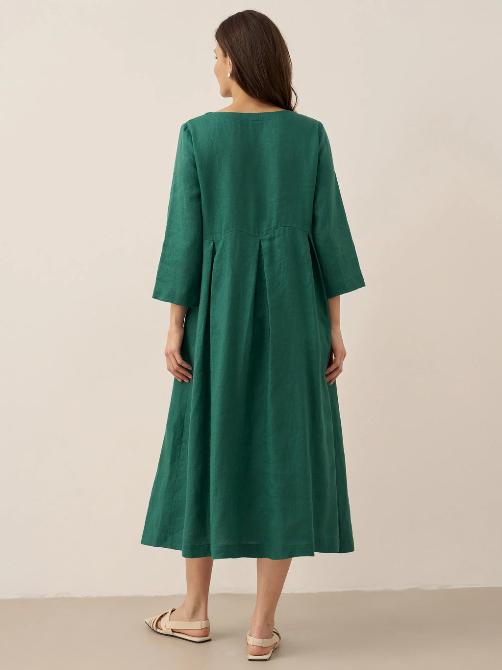 Abigail | Abito Midi Plissettato in Lino con Scollo a Barca
