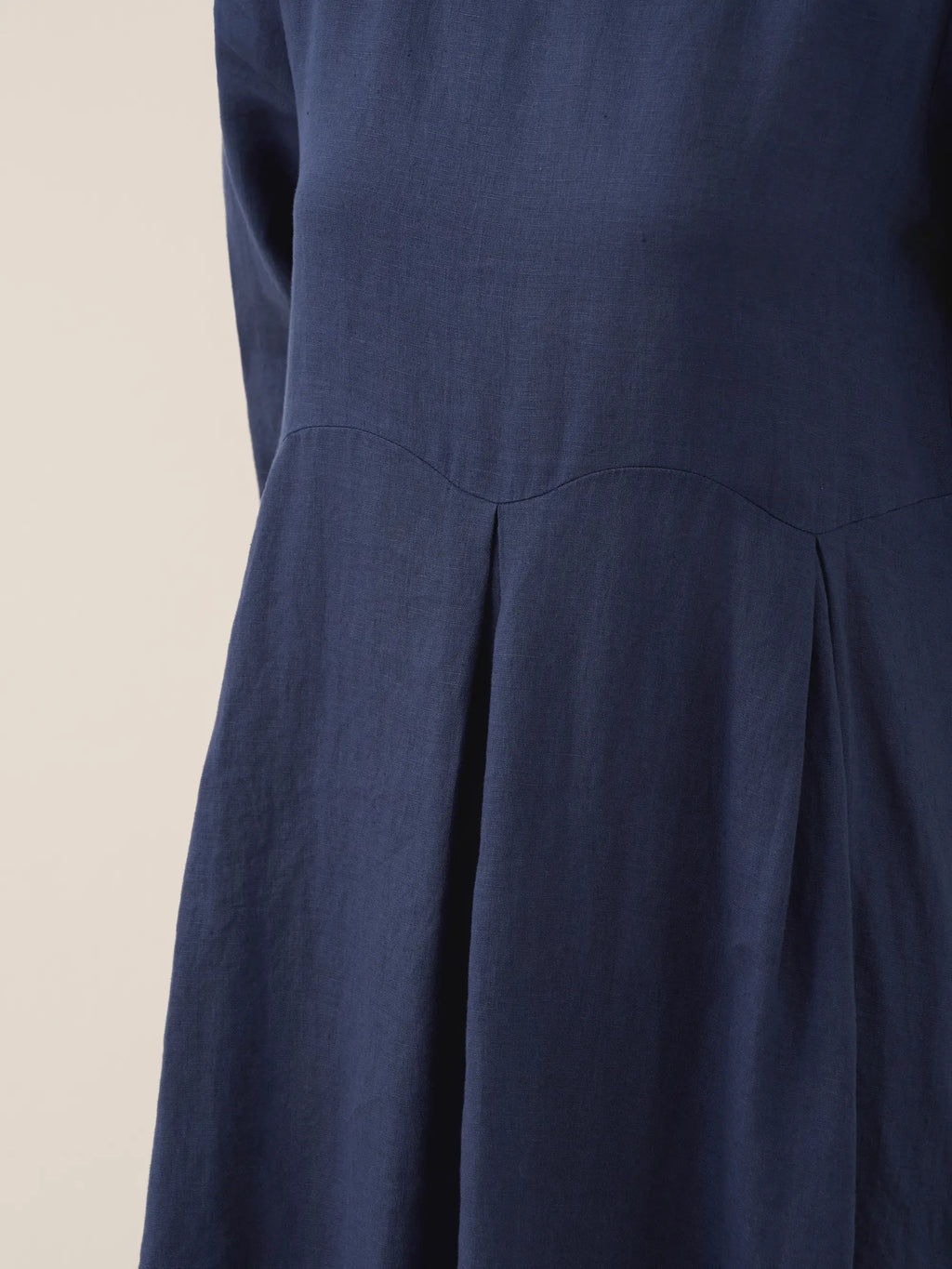 Abigail | Abito Midi Plissettato in Lino con Scollo a Barca