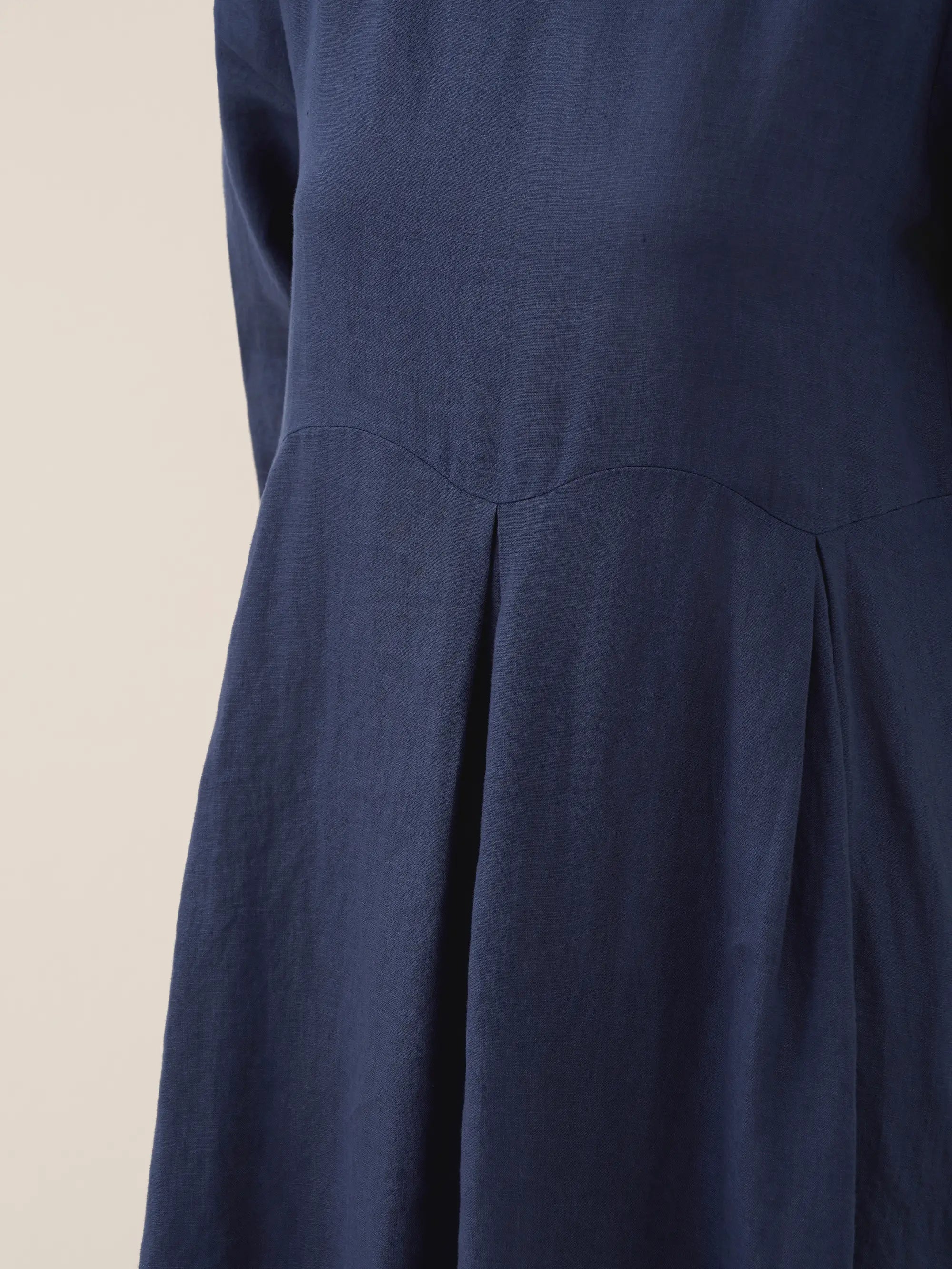 Abigail | Abito Midi Plissettato in Lino con Scollo a Barca