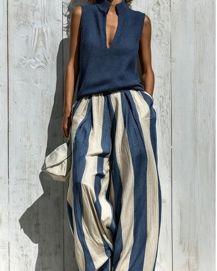 Alba completo Blu Navy — top smanicato blu e pantalone a righe verticali