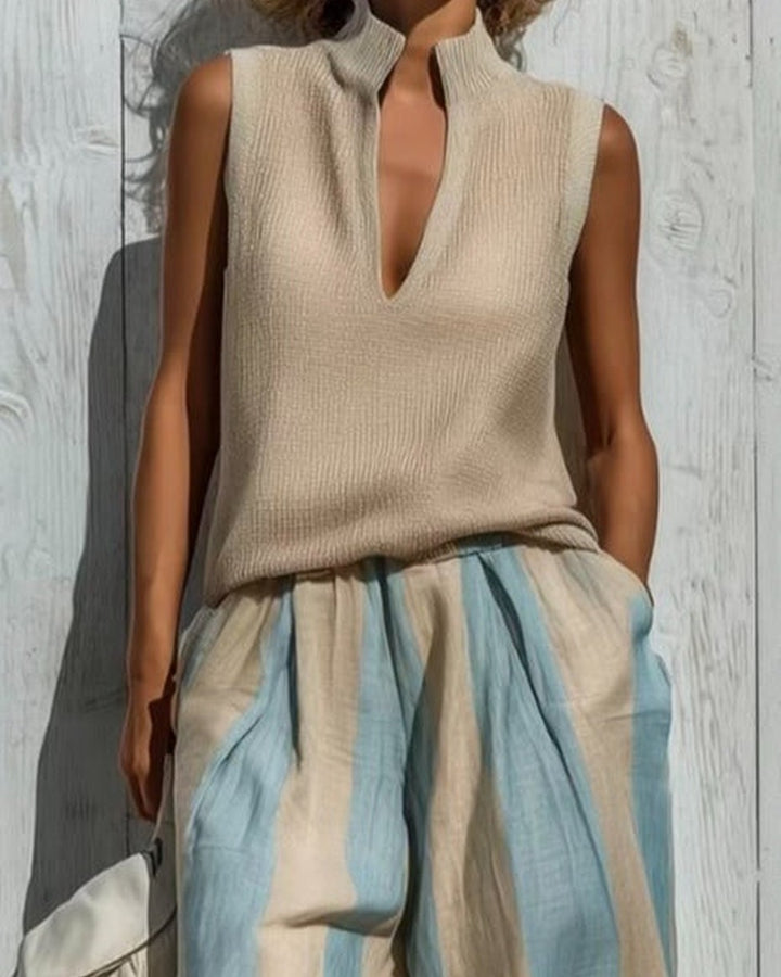Alba completo — dettaglio del top smanicato con scollo a V e collo alto